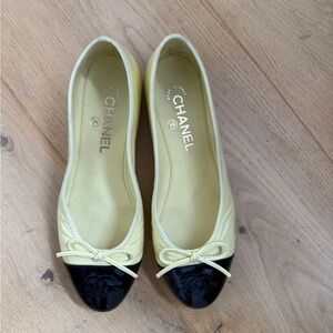CHANEL Yellow and Black Flats